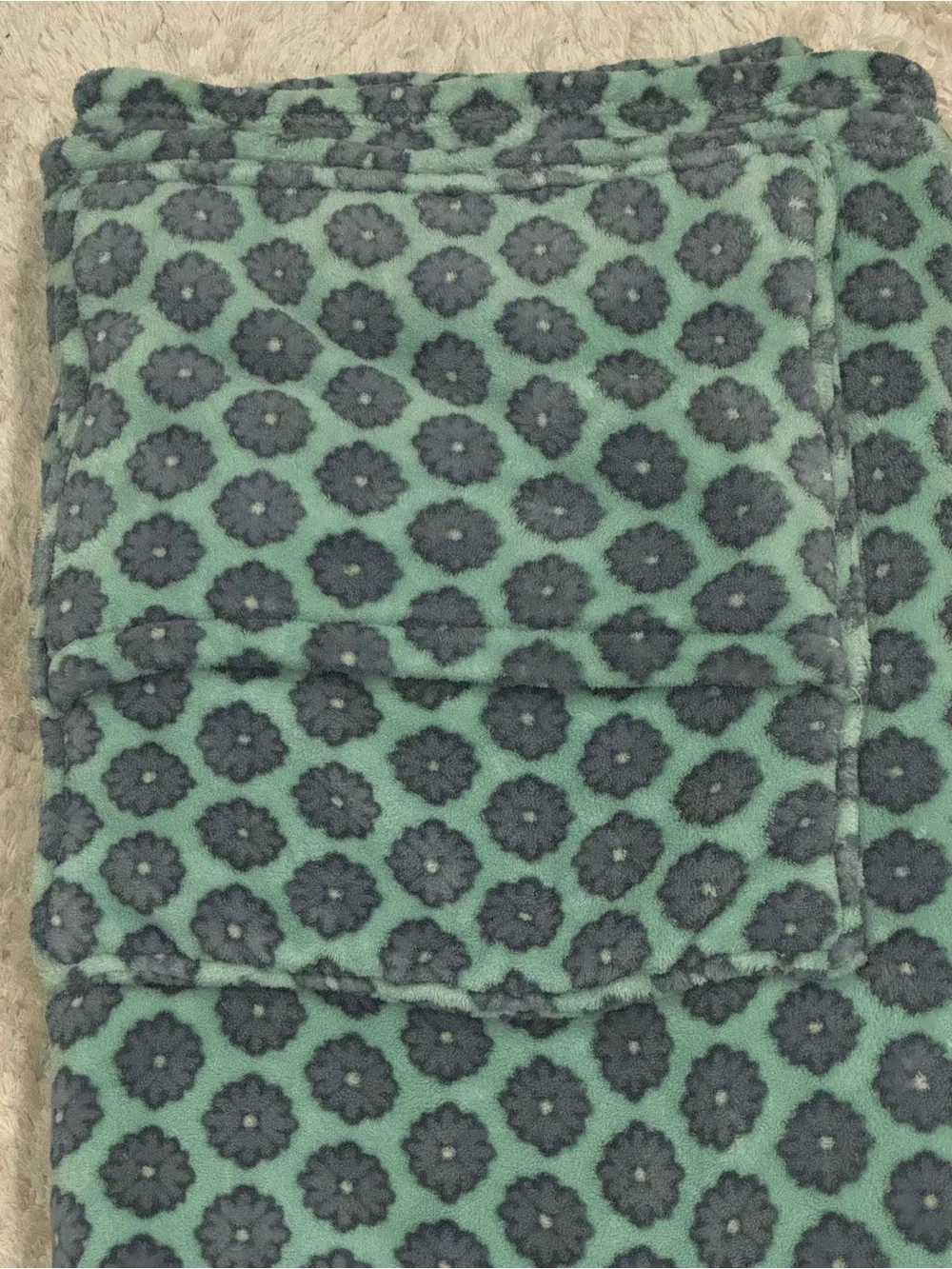Vera Bradley Fleece Travel Blanket w/Built in Pocket to transform to a Pillow